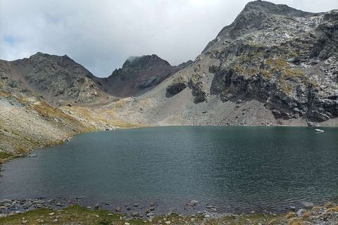 Le lac du Grand Doménon sous le pic Couttet et le pic du Grand Doménon