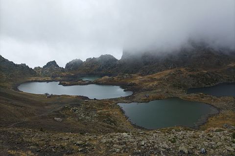 Les lacs Robert vus depuis la montée vers le col des Lessines