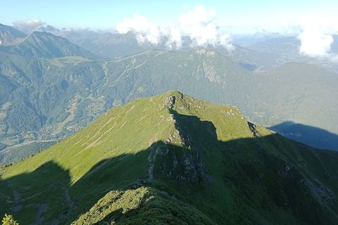 L'arête herbeuse de l'antécime vue depuis le sommet de l'Aiguillette des Houches
