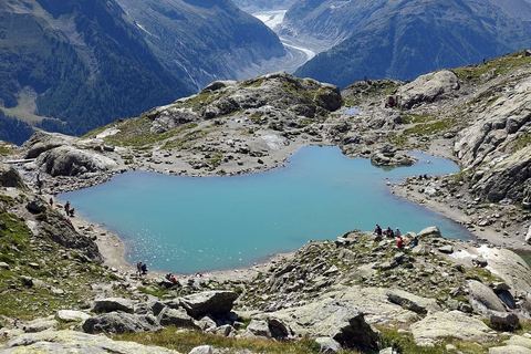 Le Lac Blanc et ses eaux turquoise dans les Aiguilles Rouges