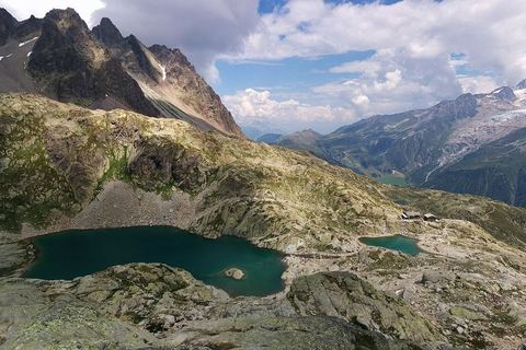 Le Lac Blanc vu d'en haut avec les sommets au fond