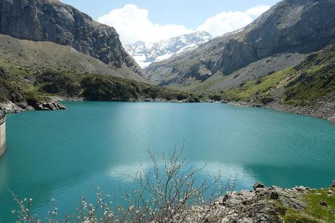 Le lac des Gloriettes à l'entrée du cirque d'Estaubé