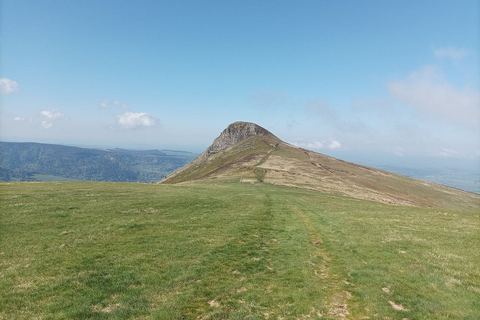 La Banne d'Ordanche et son sentier sur la crête herbeuse
