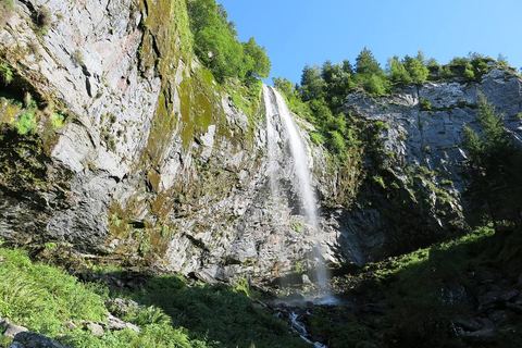 La Grande Cascade du Mont-Dore tombant de la falaise de basalte