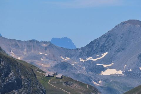 Le col de Chavière vu du col Rosset, côté Pralognan, avec le refuge de Péclet-Polset au premier plan