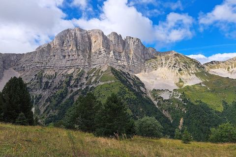 Le Grand Veymont et sa falaise est vus depuis la crête du Brisou