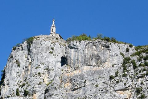 Le Roc de Castellane avec la chapelle Notre-Dame du Roc à son sommet