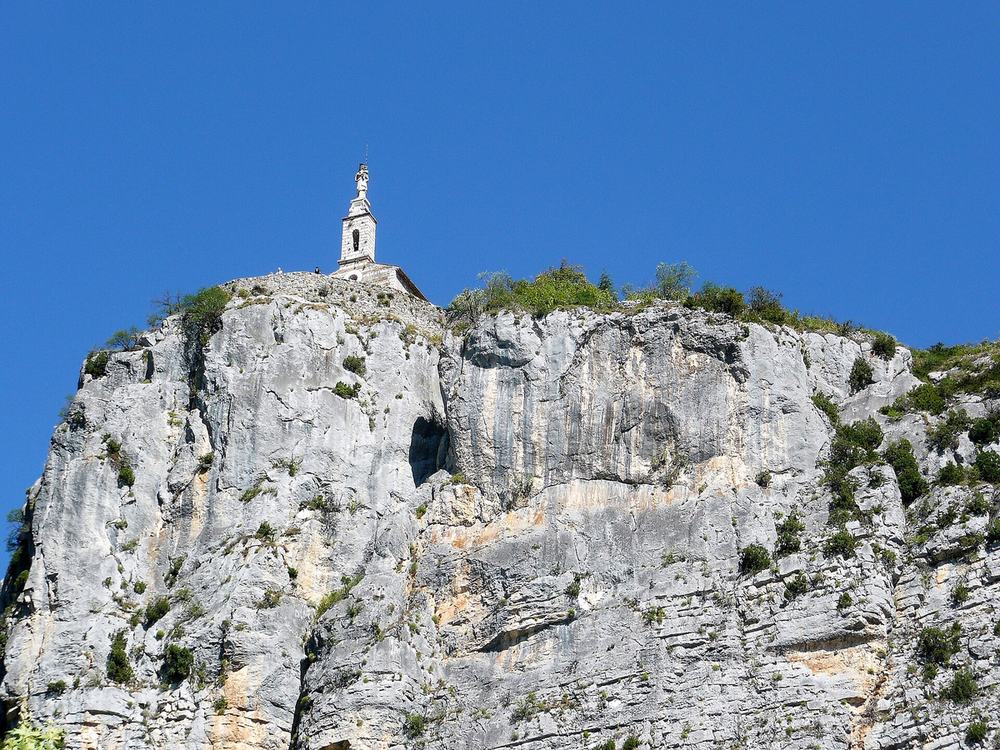 Le Roc de Castellane avec la chapelle Notre-Dame du Roc à son sommet
