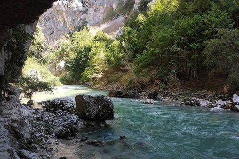 Le Verdon au fond des gorges sur le sentier de l'Imbut