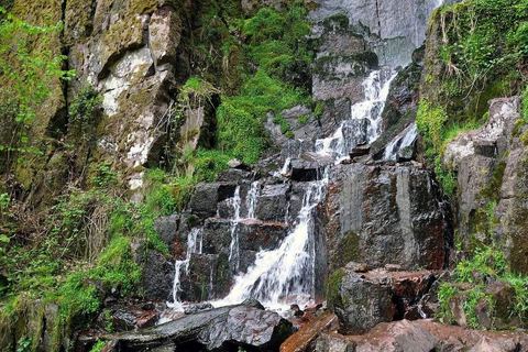 La cascade du Nideck tombant sur les rochers, dans les Vosges